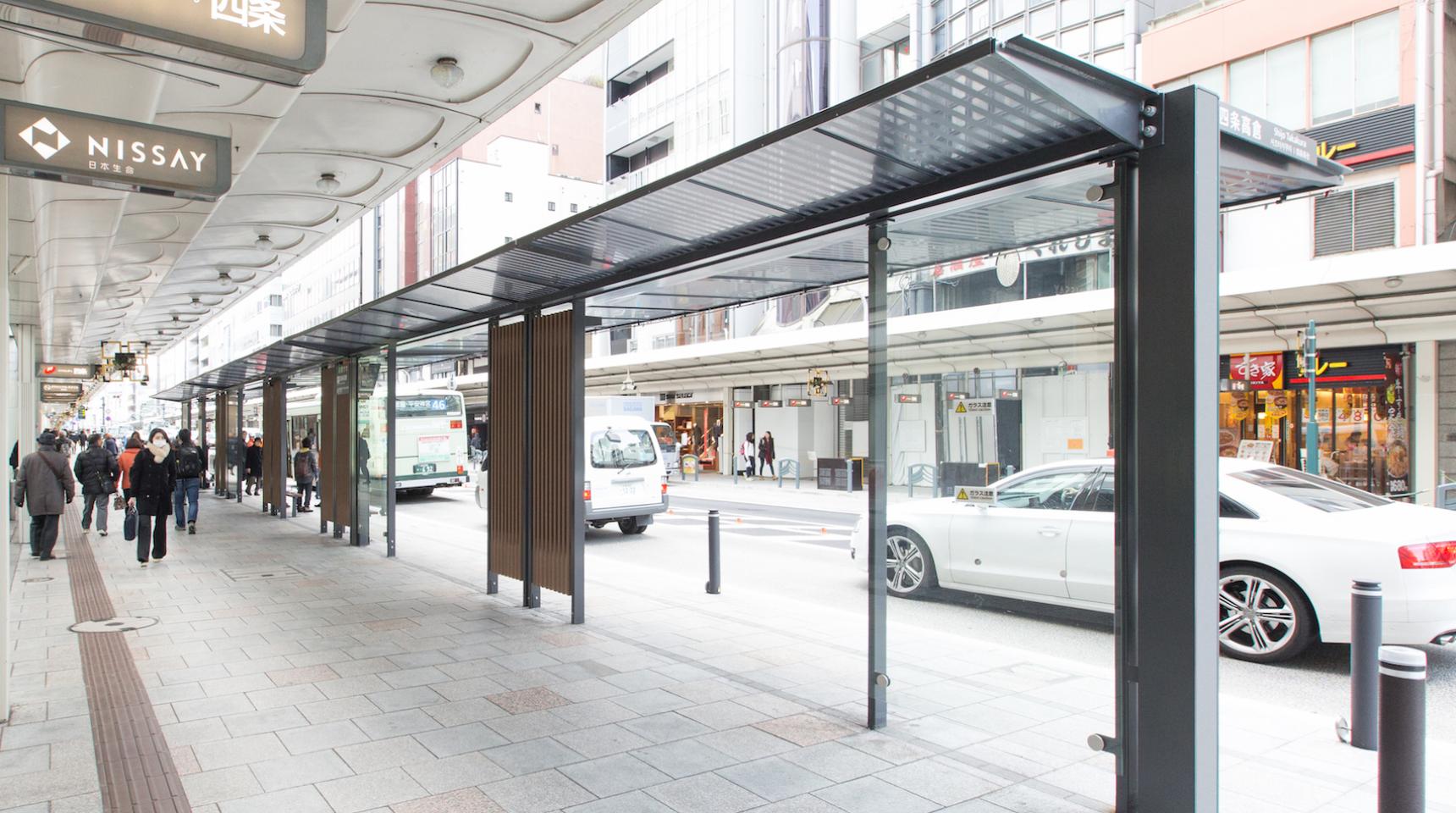 四条歩道拡幅事業に伴うバス停上屋整備工事