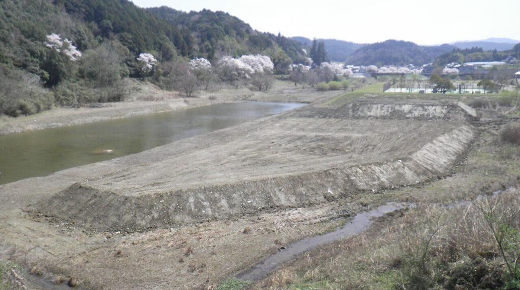 天ヶ瀬ダム貯水池土砂撤去工事