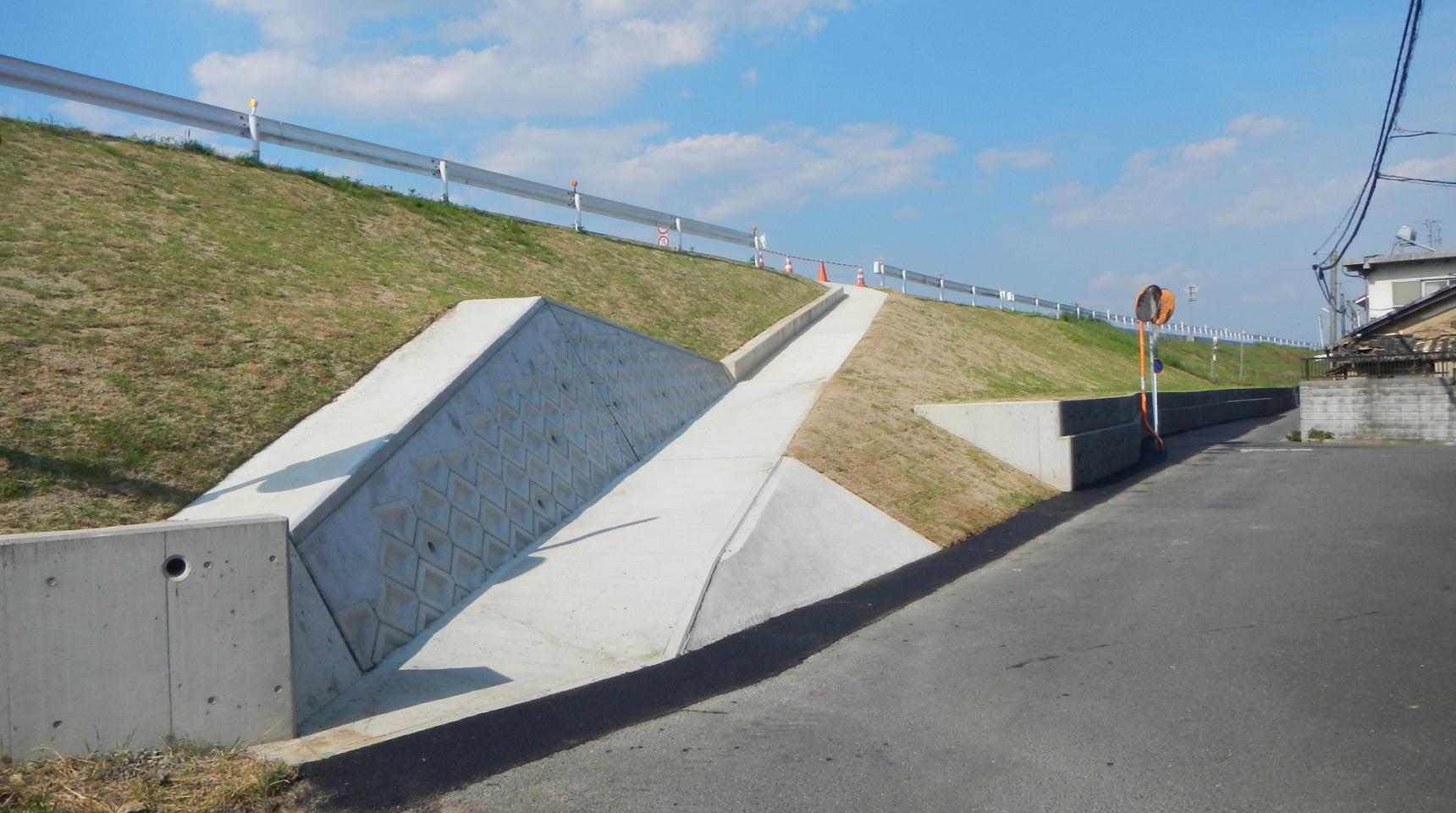 木津川橋本地区上流堤防強化工事