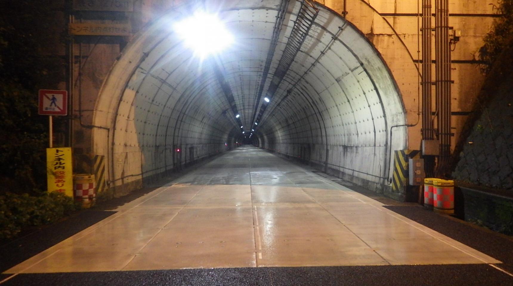 国道１号東山トンネル補修工事