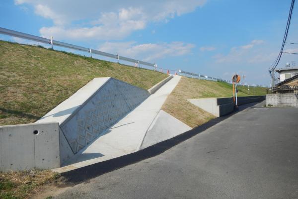 木津川橋本地区上流堤防強化工事